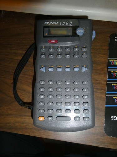 Dymo 1000 Electronic Label Maker with Labels working - Picture 2 of 8