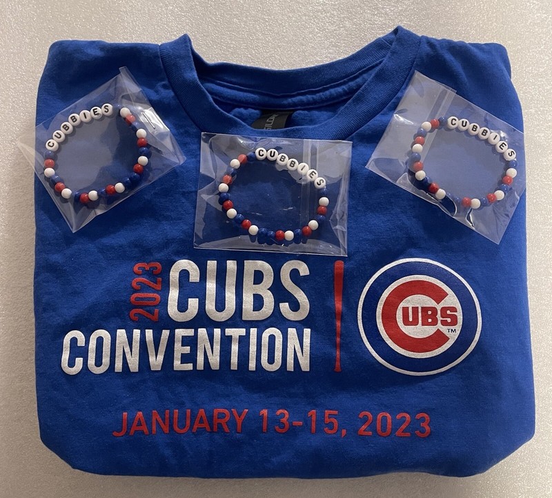 Chicago Cubs Youth Medium T-Shirt & (3) Chicago Cubs “Cubbies” Bead Bracelets