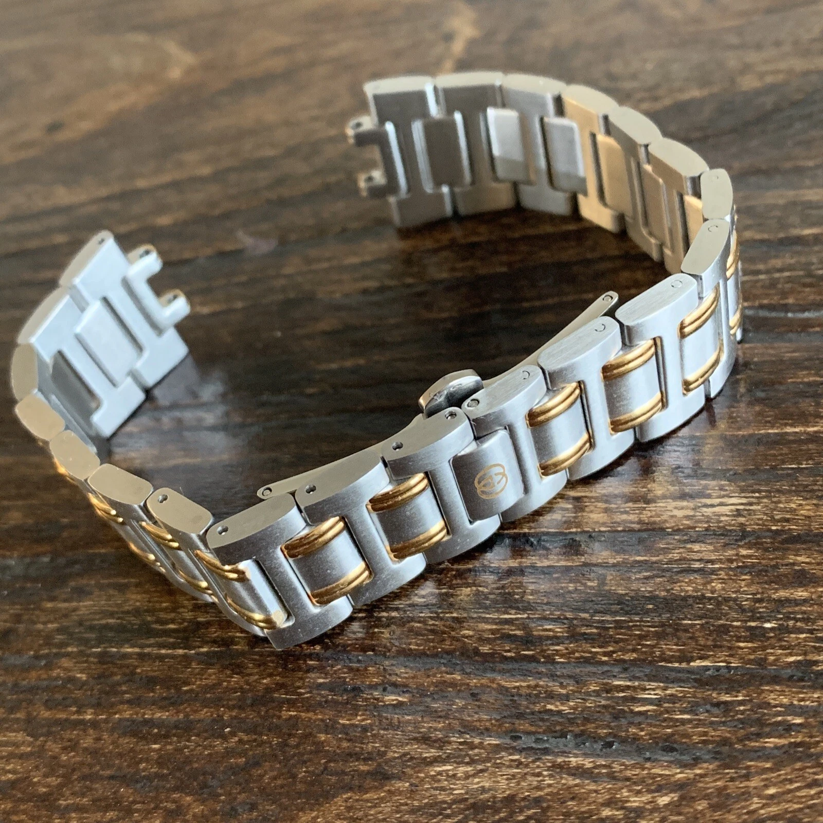 Bracelet montre homme Gucci 9040M 19 mm bicolore inutilisé ancien stock