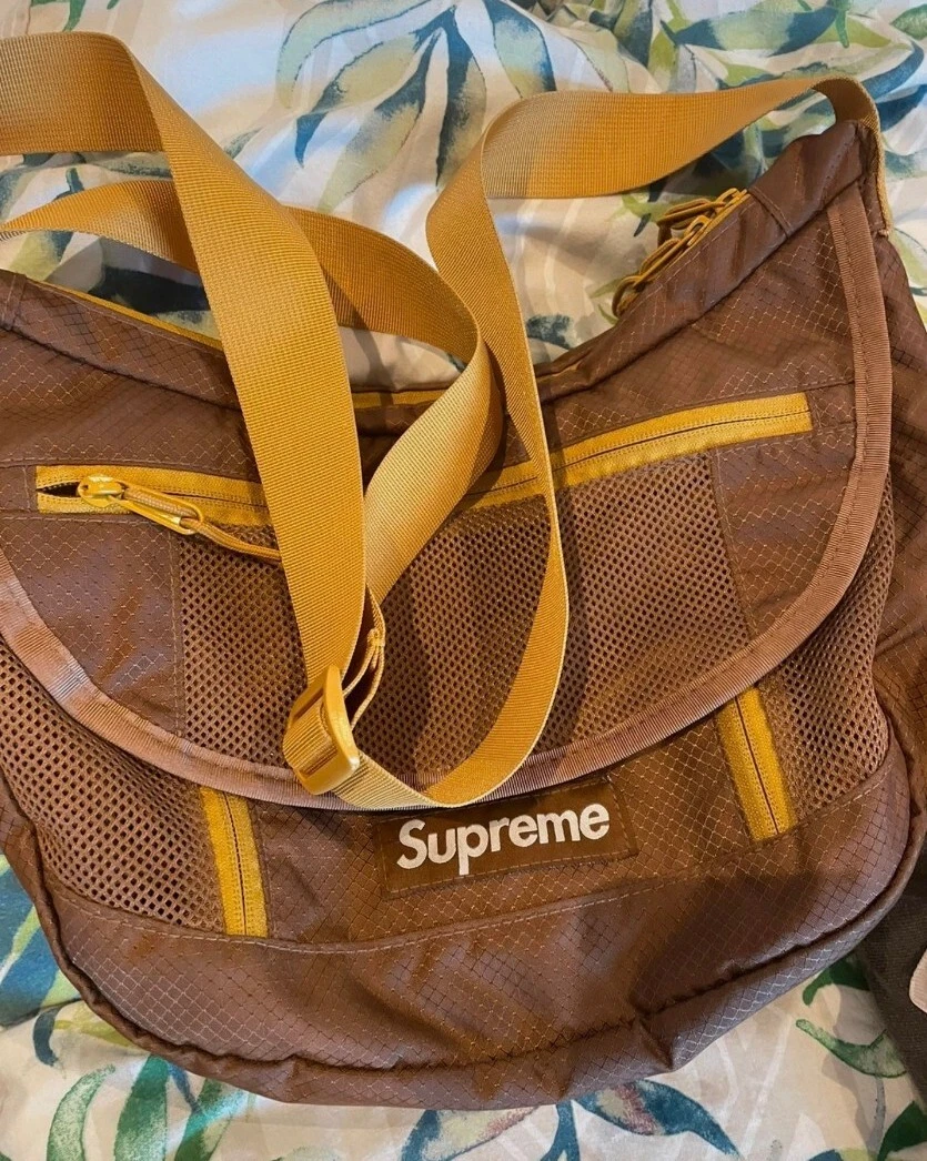 SS22 Supreme petit sac messager marron résistant à l'eau noir boîte logo 