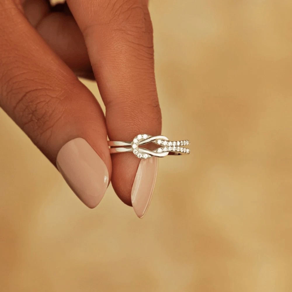 Square knot ring outlet