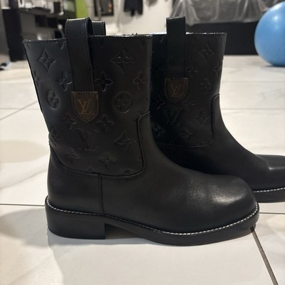 Louis Vuitton Women's Boots Size 39 Luxury, Made in Italy