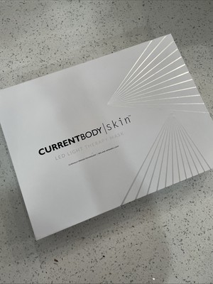 CurrentBody Skin MK66R-B003230 LED Light Therapy Face Mask Series 1 USED