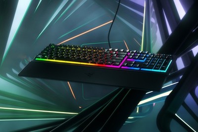 Razer Ornata V3 Gaming Keyboard Media Buttons Mecha-Membrane Switches RGB US ISO