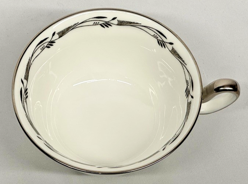 Wedgwood Halford Bone China Tea/Coffee Cup with Matching Saucer, Beautiful - Picture 3 of 8