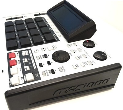 Akai MPC 1000 Custom – 128MB RAM – JJOS2XL – New Fat Pads – Tilted