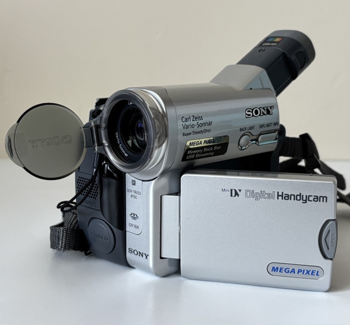 SONY　DCR-TRV33 Sony DCR-TRV33 Mini DV digital camcorder at Crutchfield