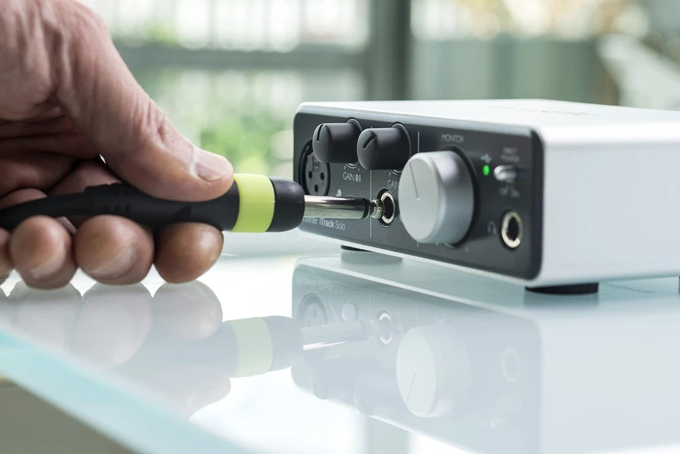 FOCUSRITE ITRACK SOLO iPad/Mac/PC USB audio interface - Image 2 of 4