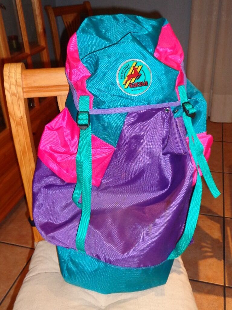 Mochila multicolor de camping. Unisex. Moderna. Mira mis otros artículos.