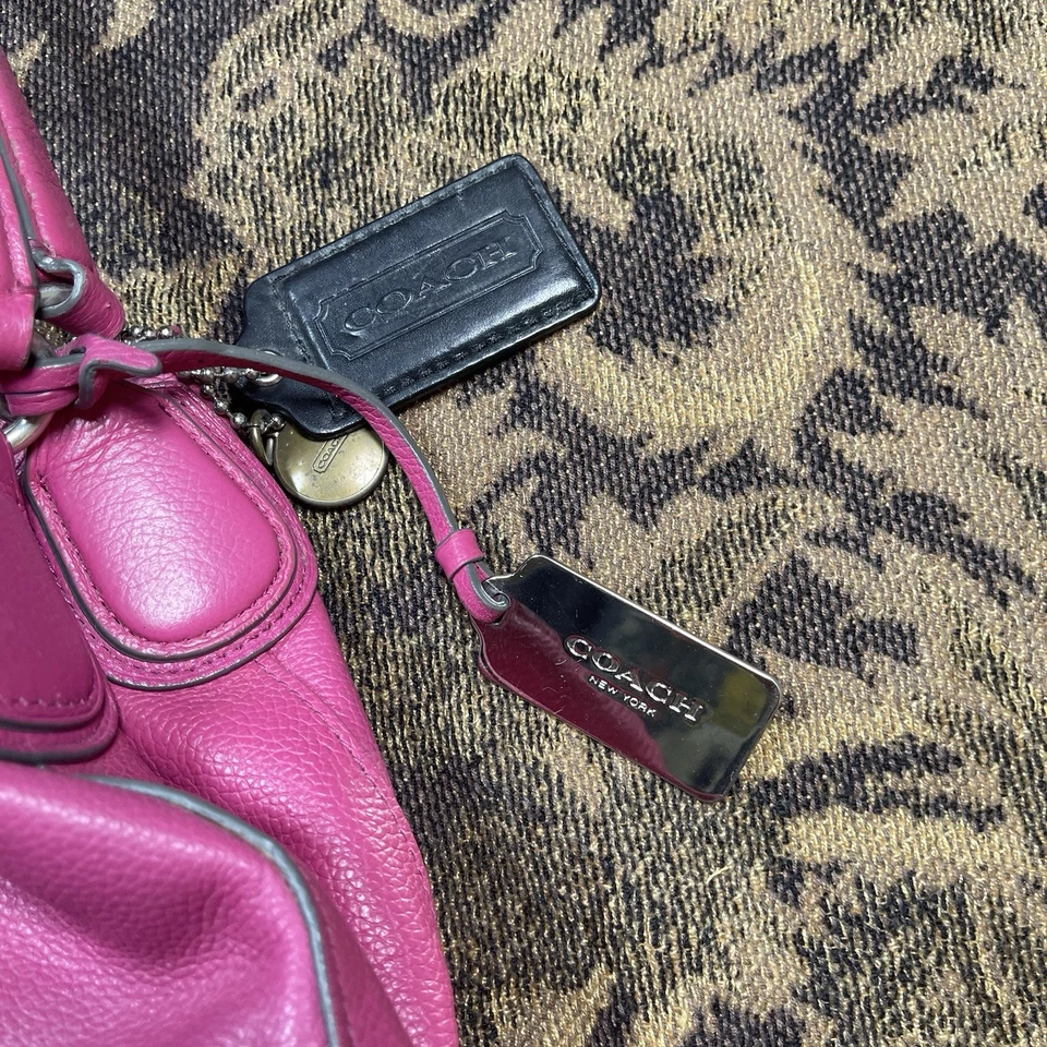 Coach Edie 31 Pebbled Fuchsia Leather Shoulder Bag Turn Lock Hobo - Image 3 of 4