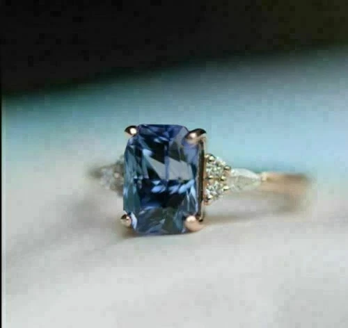 Anel solitário feminino alexandrita esmeralda criado em laboratório 2 quilates acabamento em ouro rosa 14K - Imagem 2 de 4