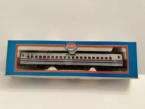 Model Power HO Scale 1095-C Amtrak Passenger Coach W/o Pantograph - 第 8/8 張圖片