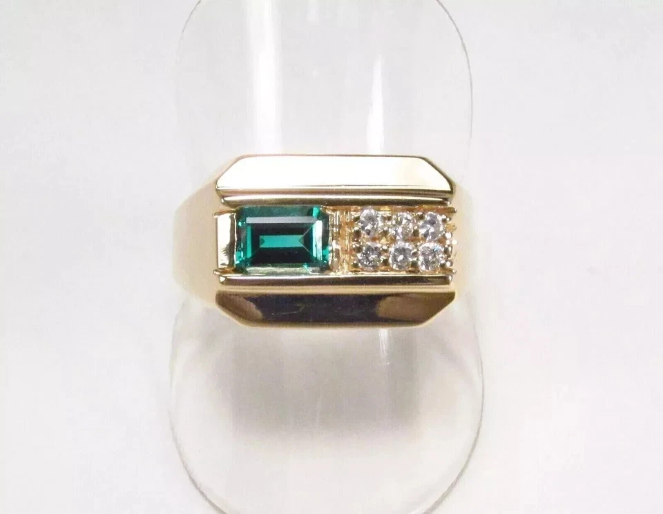 Anillo de boda meñique de oro amarillo de 14 quilates esmeralda verde simulada de 3 quilates para hombre Foto 3 de 4