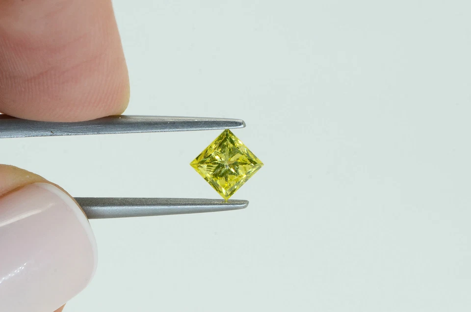 Princess Shape Diamond Fancy Yellow Color Loose VS2 Enhanced Polished 1.03 Carat - Image 4 of 4