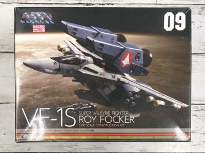 Macross VF-1S Super Valkyrie Fighter Roy Focker Specification Trackab Wave 1/100