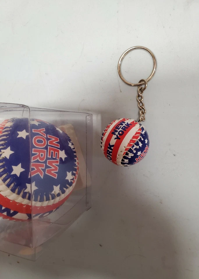 New York baseball ball +Keychain RARE COLLECTORS SOUVENIRS... - Image 4 of 4