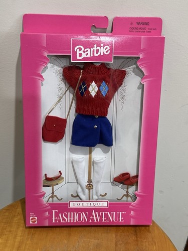 Barbie Fashion Avenue Boutique 1997 - 18126 - suéter rojo falda azul