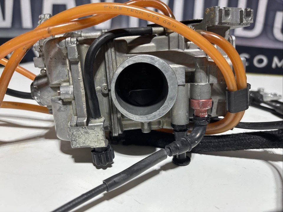 Carburador/carcasa del acelerador Suzuki RMZ250 2007 con cables Foto 2 de 4