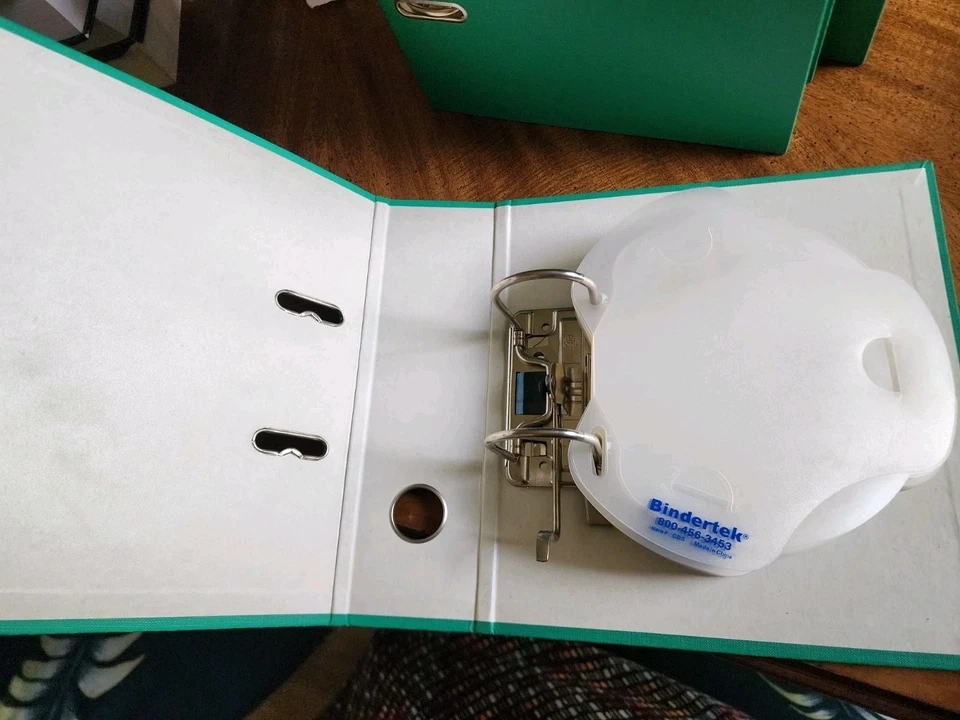 Set of 3 Bindertek 2-ring CD / DVD Storage Binders EUC - Image 3 of 4