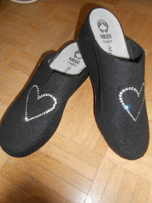 Mubb Filz Hausschuhe Gr. 42 schwarz mit Strass Herz NP 59,99 