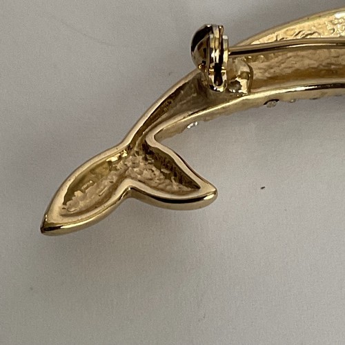 VINTAGE - SHINY GOLDTONE & RHINESTONE *DOLPHIN* PIN/BROOCH - 1 7/8" LENGTH - Picture 4 of 11