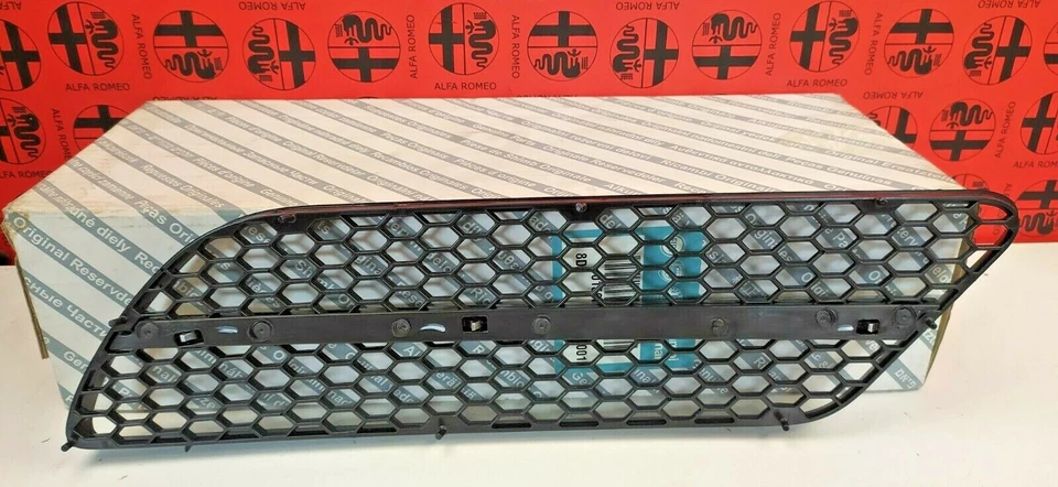 Alfa Romeo 147 Black Murphy Grille avant Droite 156075732 - Photo 3/4