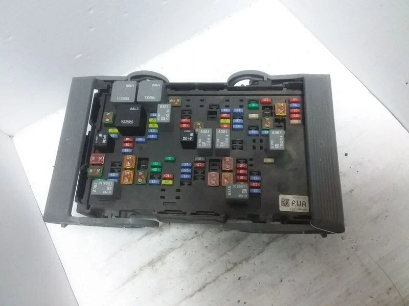 2010-2013 Chevy Silverado 1500 Pickup Engine Fuse Box with Warranty Factory OEM Foto 2 de 4