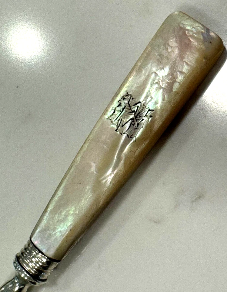 CUCHARA DE QUESO PLATA ESTERLINA 1827 MANGO MADREPERLA BIRMINGHAM E THOMASON Foto 2 de 4