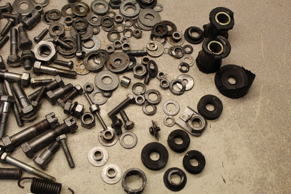 KAWASAKI F11 73-75 LOTE DE HERRAJES PERNOS TUERCA AMORTIGUADORES RESORTES ARANDELAS OEM Foto 3 de 4