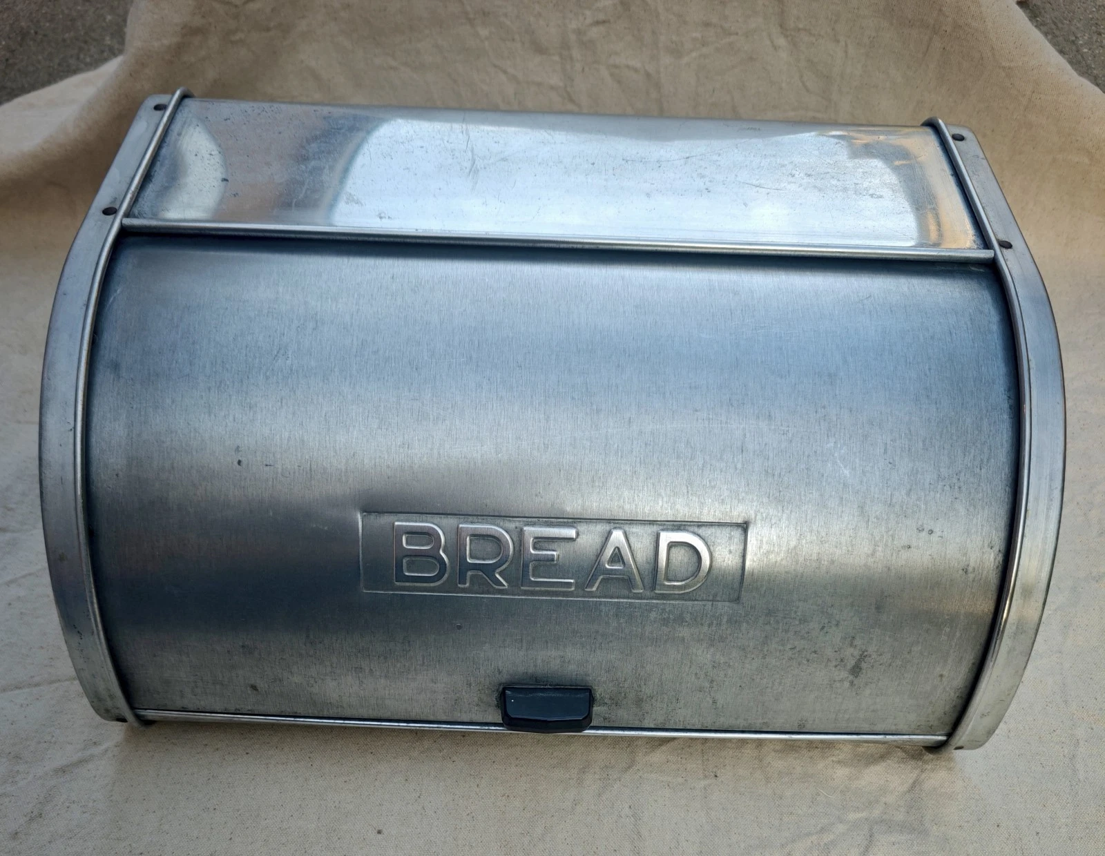 Vintage Kromex Aluminum Roll Top Bread Box Mid-Century Modern MCM BREAD Logo
Opens in a new window o