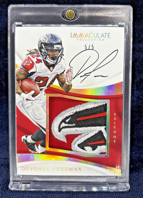 2017 IMMACULATE DEVONTA FREEMAN USED ON-CARD PATCH AUTO SSP 5/5 FALCONS LOGO