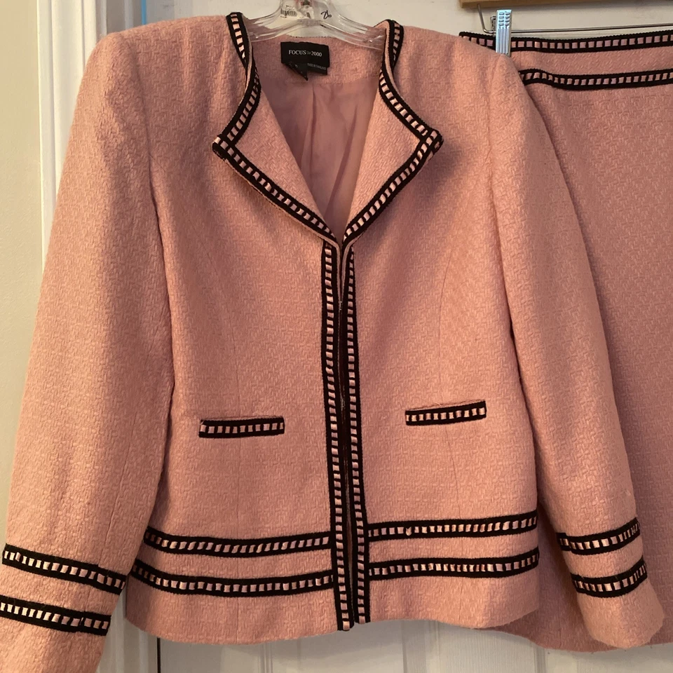 FOCUS 2000 ЖЕНСКАЯ ЮБКА КОСТЮМ, РАЗМЕР. 10, ЛИЛОВАЯ/ЧЕРНАЯ ОТДЕЛКА, 100% АКРИЛ, ПОДКЛАДКА - Изображение 2 из 4