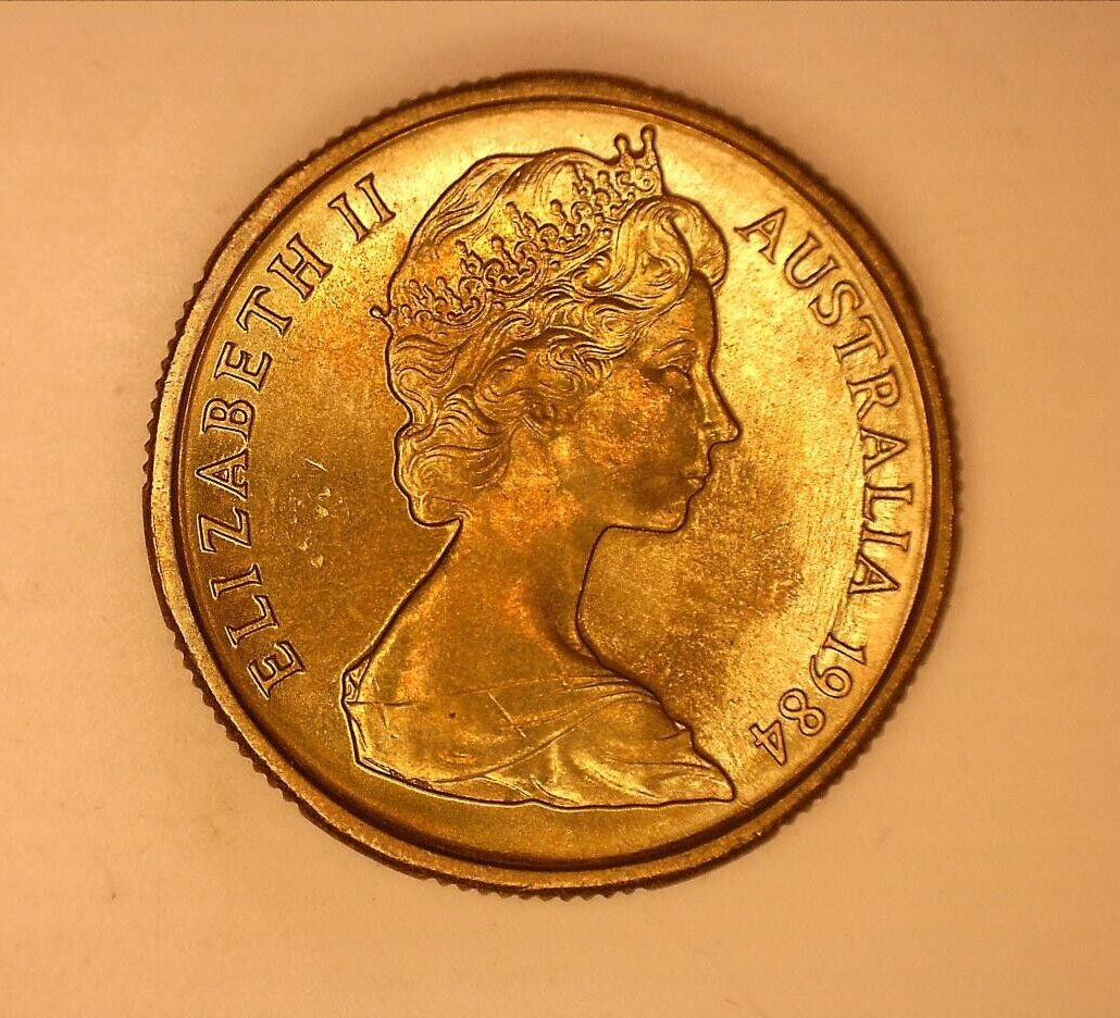 Australia 1984 Elizabeth II : One Dollar : 5 Kangaroos : AU or