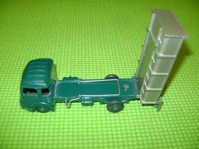 Le camion Simca cargo benne miniature de Dinky Toys au 1/50e miniatures