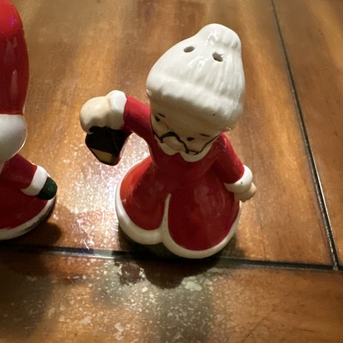 Vintage Ceramic Santa And Mrs Claus Pepper & Salt Set - Picture 14 of 16