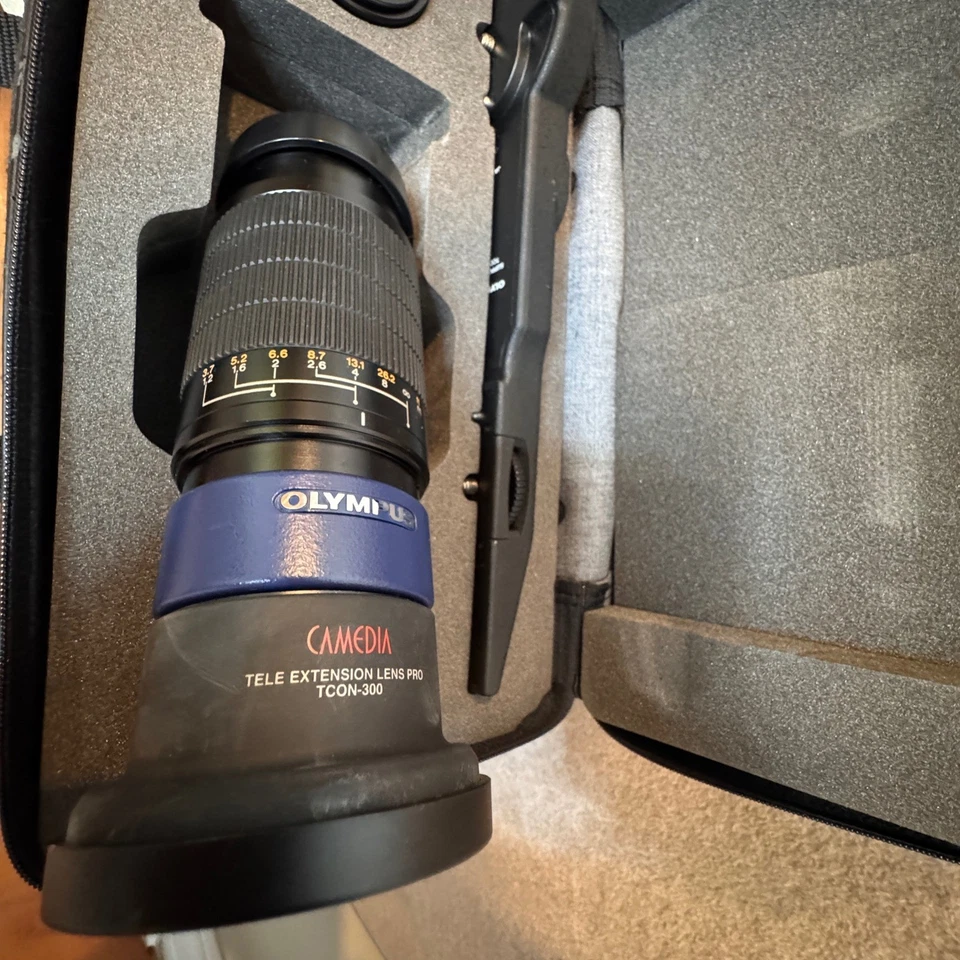 Lente de extensión tele Olympus CAMEDIA Pro TCON-300 con estuche Foto 4 de 4
