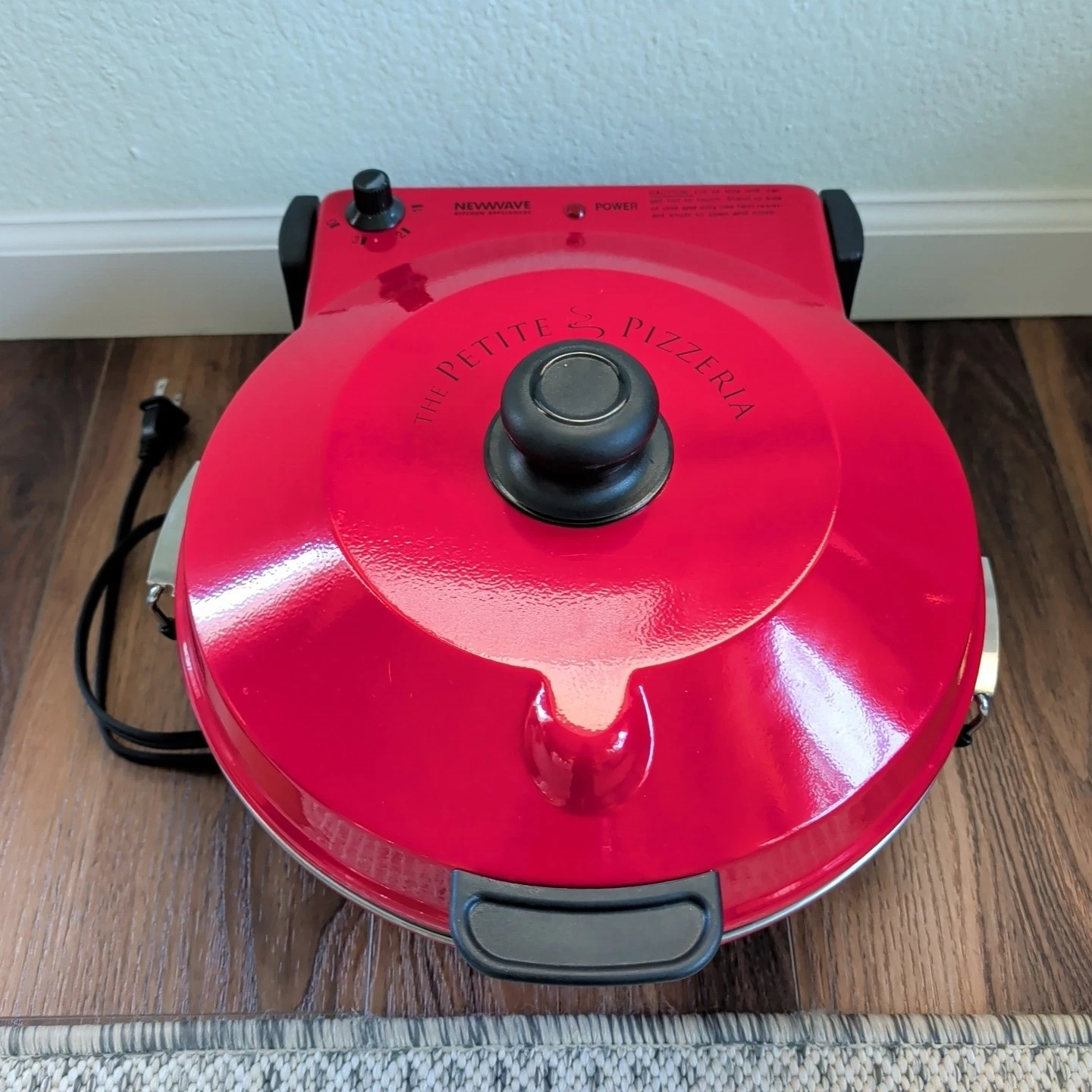 The Petite Pizzeria Countertop Pizza Oven Stone Baked LD-902
Opens in a new window or tab