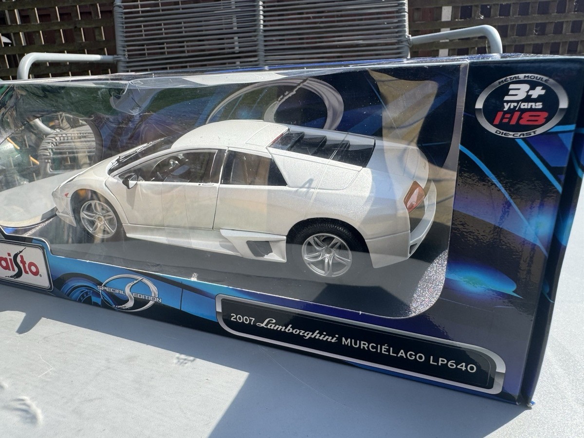 Maisto 1:18 Scale White 2007 Lamborghini Murciélago LP640. Special Edition+Box