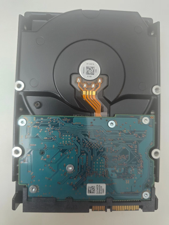 Lote de 10 discos duros Hitachi Ultrastar HUA723020ALA640 2 TB 7200 RPM SATA 3,5" Foto 2 de 2