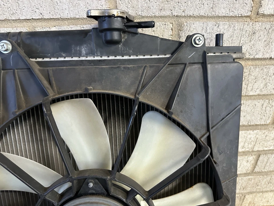 Conjunto de ventilador de refrigeración del radiador OEM - Honda Accord 2009 2,4 L (DENSO / HONDA) Foto 3 de 4