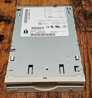 Z250ATAPI IOMEGA IDE/ATAPI ZIP DRIVE 3.5'' 250MB, Beige (Excellent)