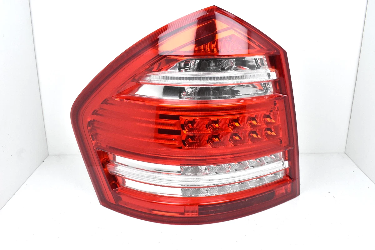 Right Side Rear Bumper Reflector Light For Mercedes Benz GL320 GL450 GL550 2007-2009