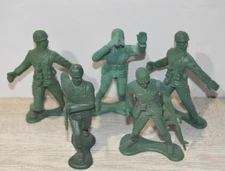 Vintage Army Men Large  2” Greenbrier International Plastic Toy Soldiers Green