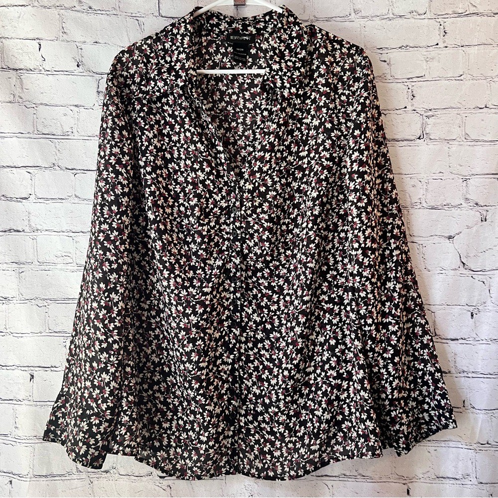 Lane Bryant Black Floral Lightweight Button Down Blouse in Plus Size 2X