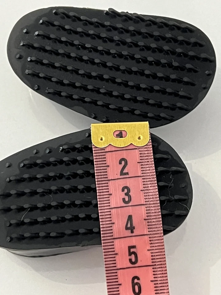 Jolie Paire De Chaussures Noires À Crampons ￼Poupée Marcheuse Balla Gégé Raynal - Photo 4/4