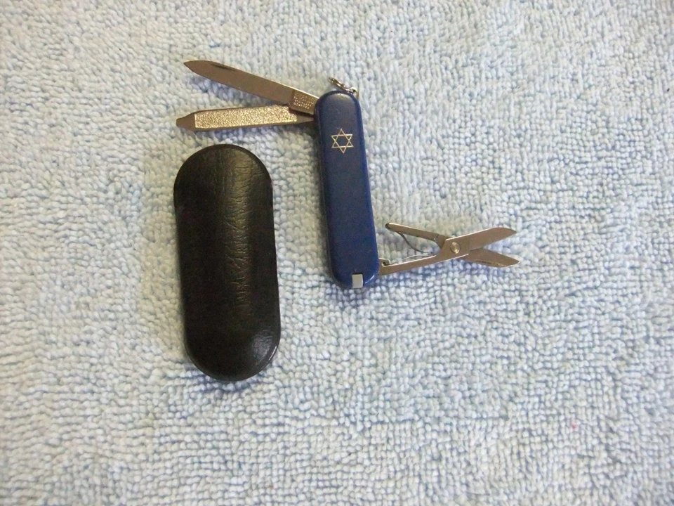 Cuchillo Victorinox 58mm Clásico Estrella de David con Estuche Foto 3 de 3