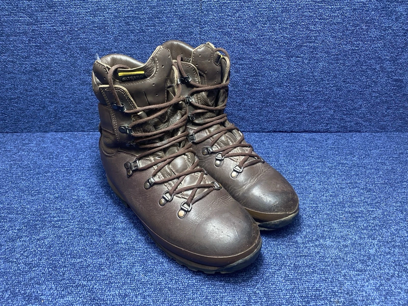 SIZE UK 7L - Altberg Defender - Walking/Hiking Boots Brown Male