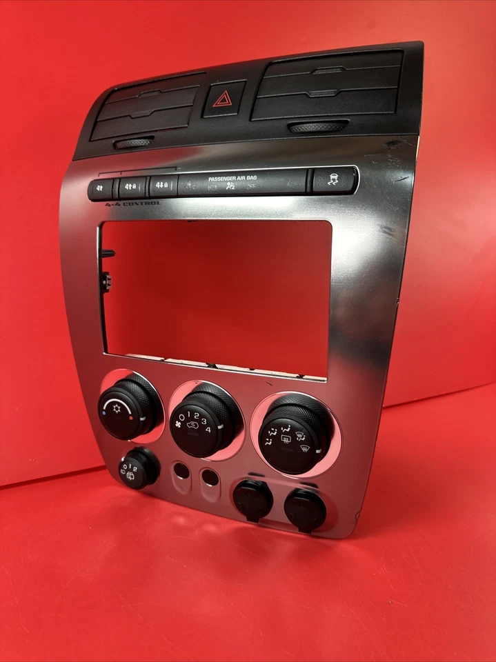 Bisel de ajuste de radio/control climático Hummer H3 2006-2010 OEM Foto 3 de 4