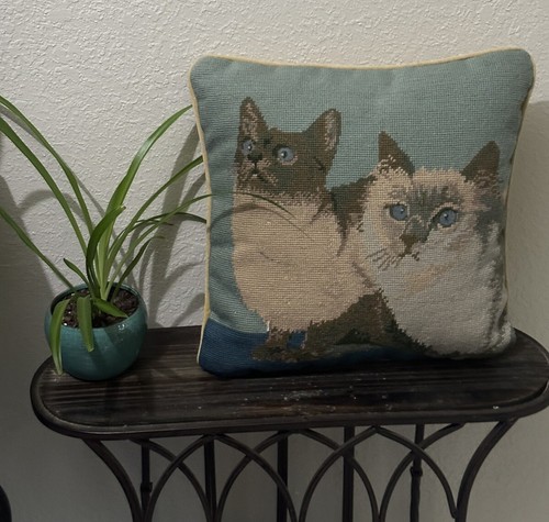 14" Cute Siamese Cat Hand Knotted Needlepoint Throw Pillow Wool Velvet VTG Cats - Picture 2 of 16