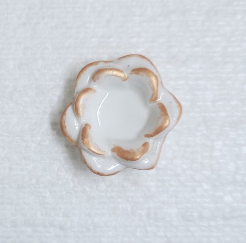 6 Ceramic Flower Buttons 26mm Shank Novelty White & Gold Rim Sewing Art Crafts - Picture 5 of 7